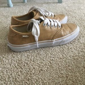 Women’s Vans size 6.5
